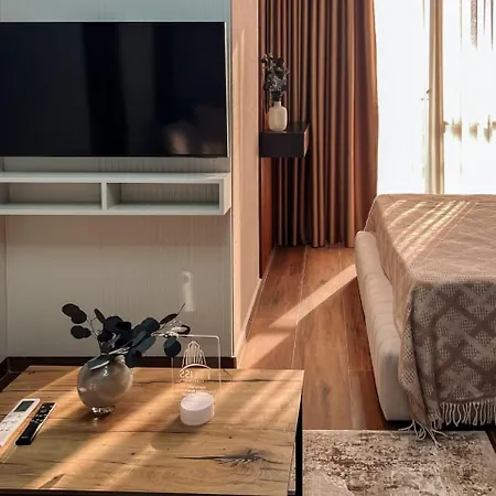 Bliss 102 * טיראנה