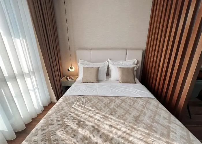 Bliss 102 טיראנה